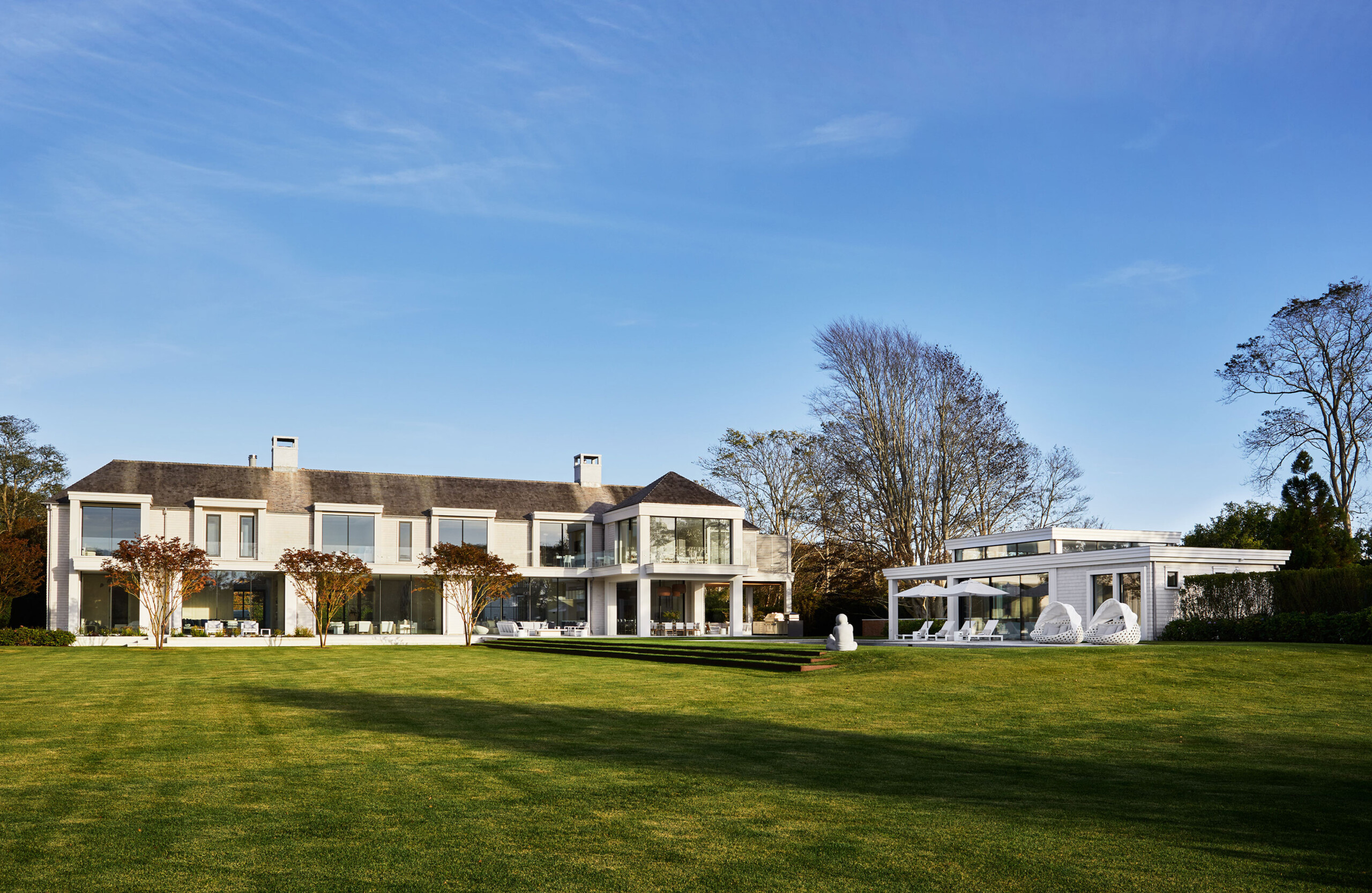 Southampton Estate - Pembrooke & Ives - Exterior lawn of Southampton Estate. Design by Pembrooke...