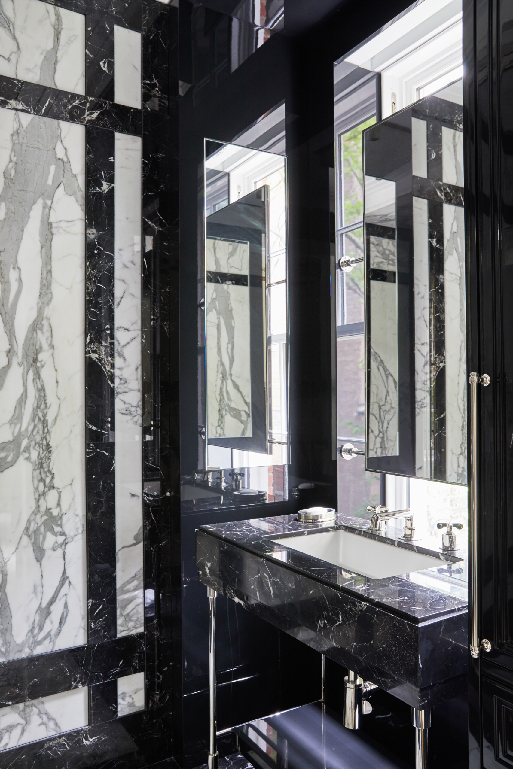 Gold Coast Townhouse, Bathroom, Photography by Genevieve Garruppo