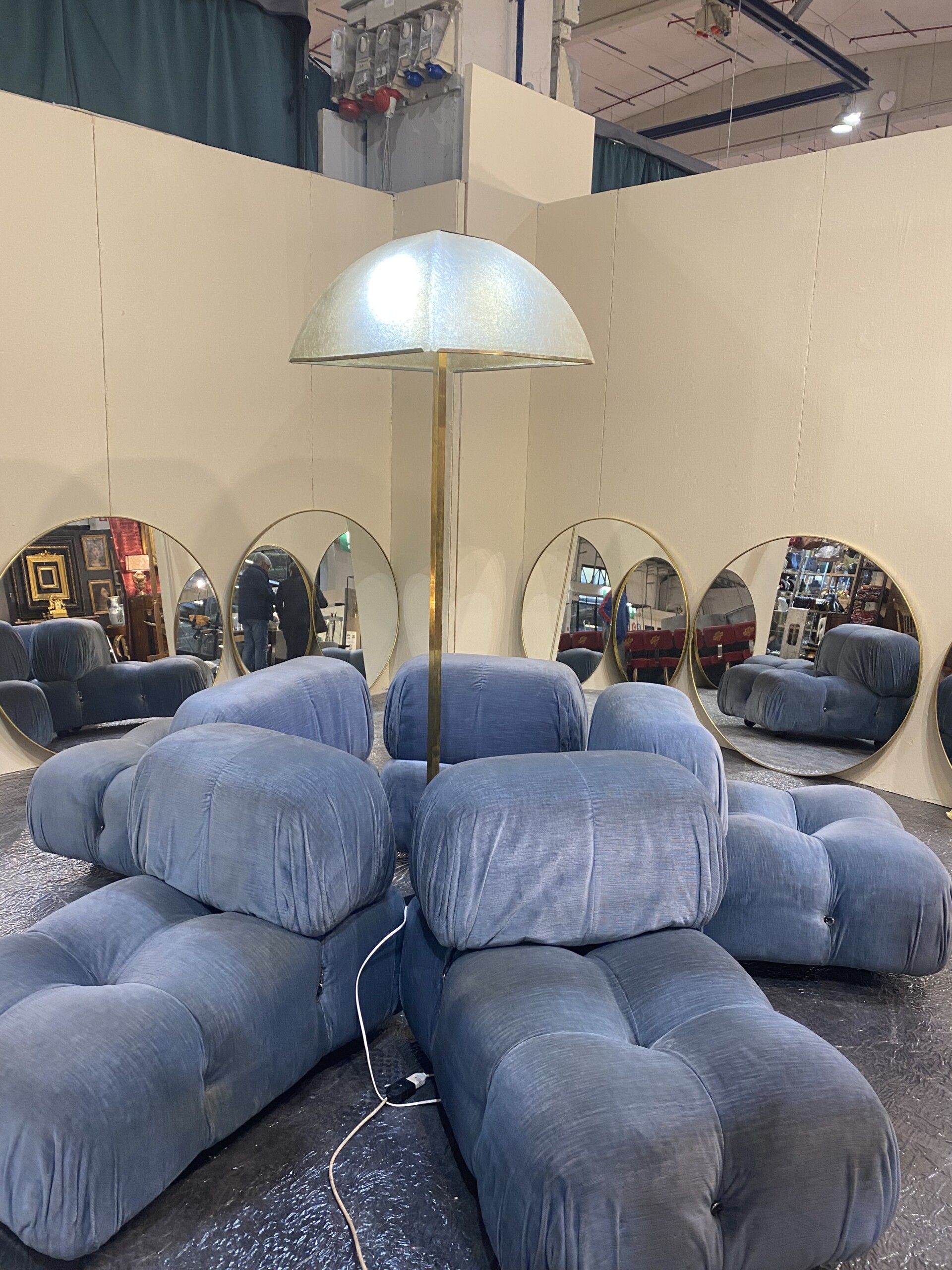 Blue sectional sofa, Mercanteinfiera 2022