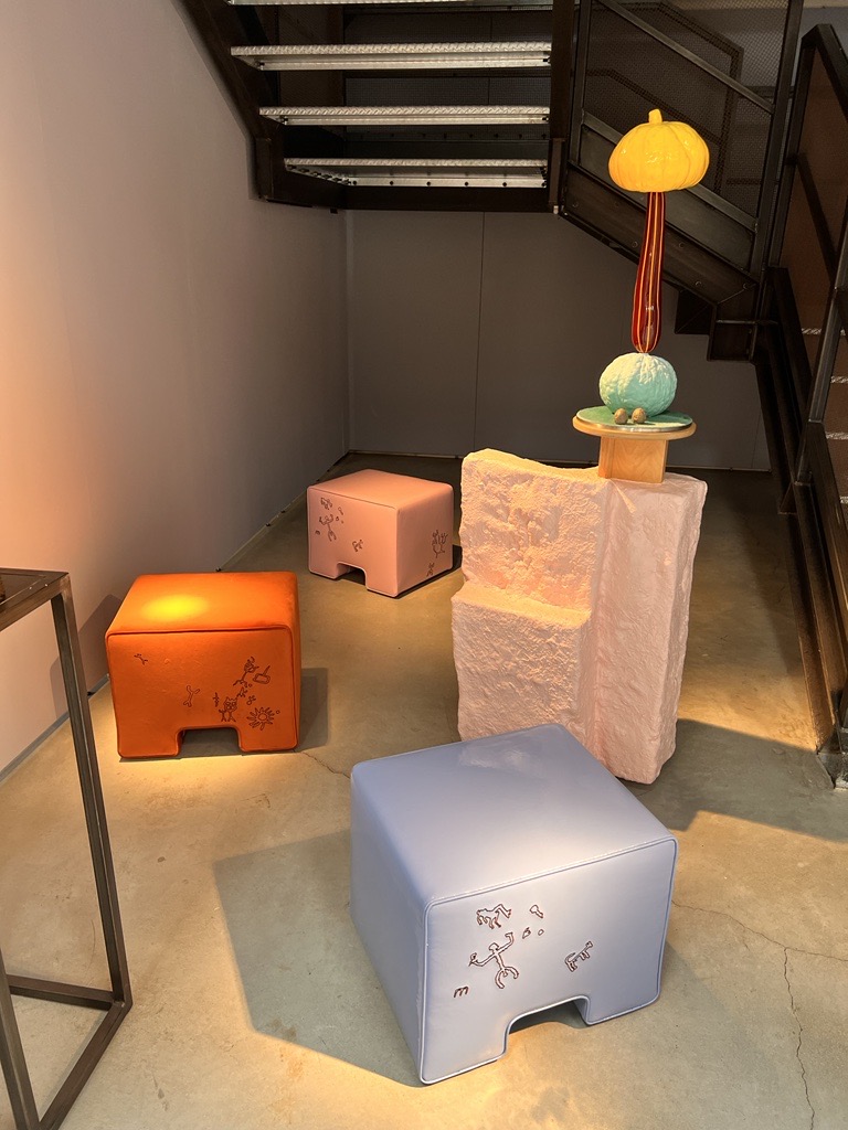 Nilufar, different colored stools and sculptural lamp from Design Milan Week 2023