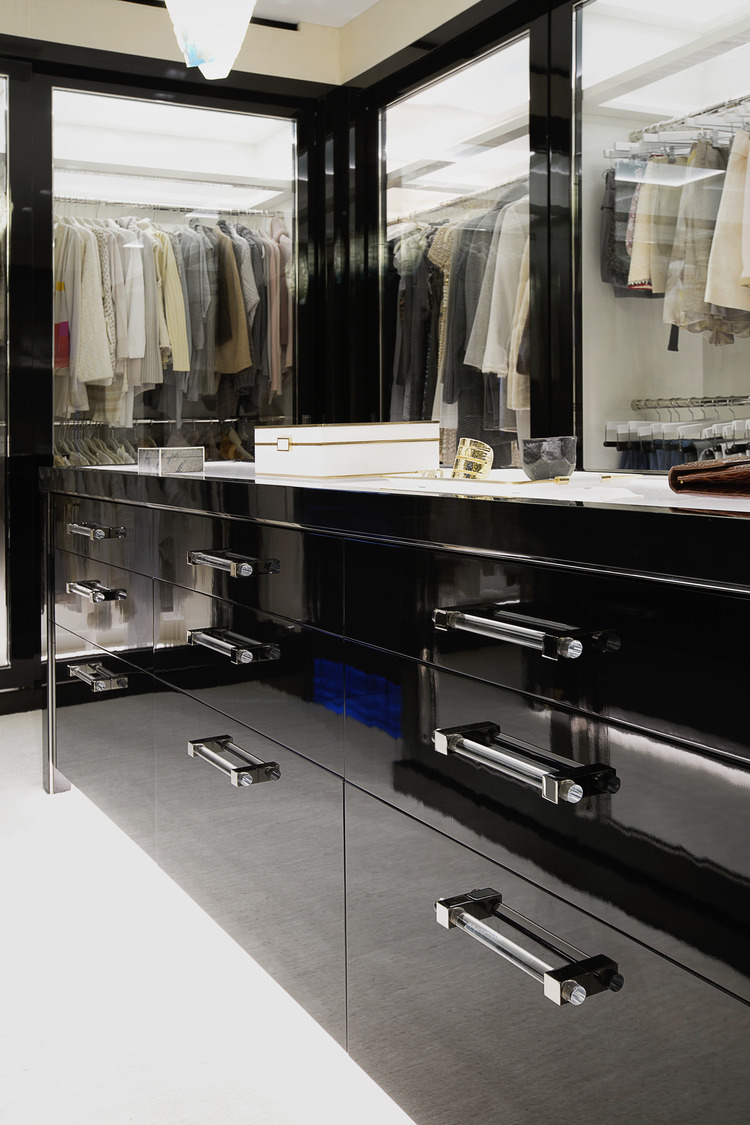 Glamour on Park, Women's boutique-style dressing room designed by Pembrooke & Ives