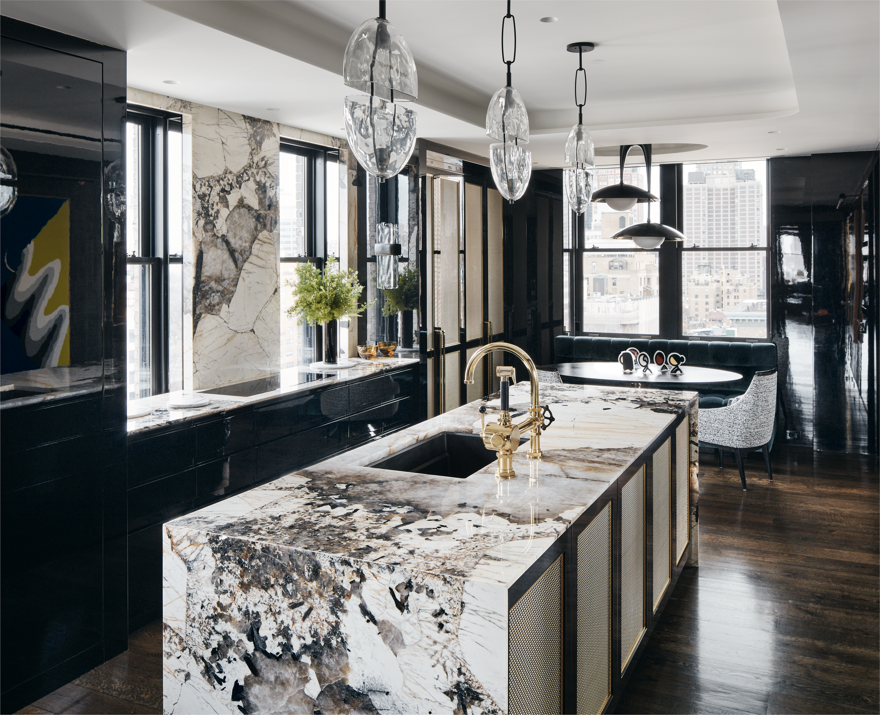 New York City interior design by Pembrooke & Ives. Cosmopolitan kitchen with marble.
